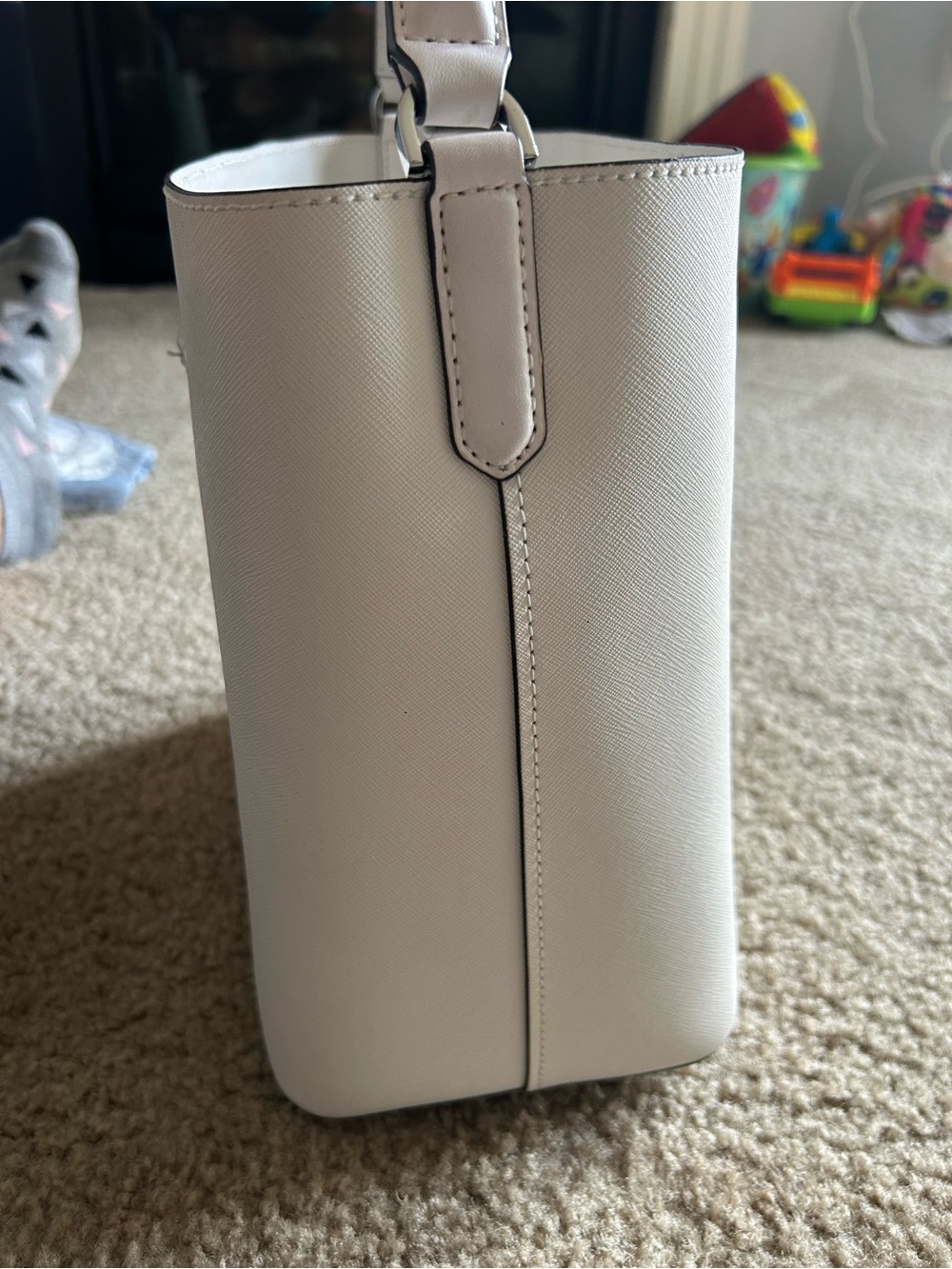 Michael Kors Cream Leather Bucket Shoulder Bag with Silver Hardware - Picture 5 of 12